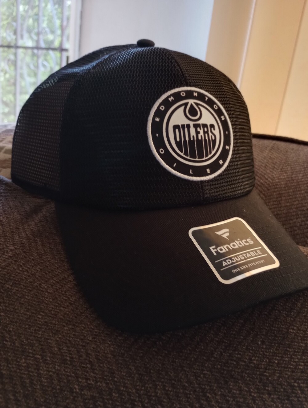 Fanatics Edmonton Oilers Black Mesh Adjustable Cap. New!!!